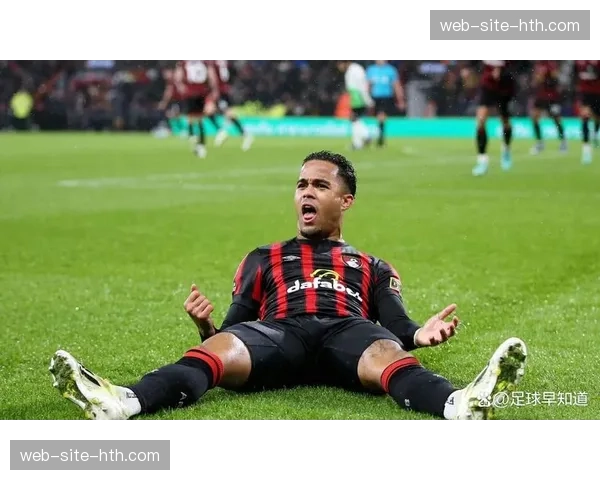 伯恩茅斯后卫阿劳霍腿筋拉伤，克鲁伊维特膝盖问题